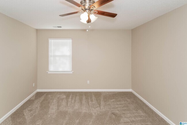 Building Photo - 525 Oak Crest Dr
