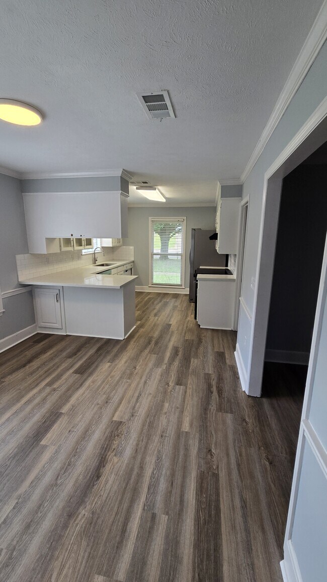 Building Photo - 405 Brentwood Dr