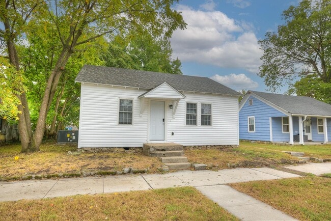 Building Photo - 2123 S Porter Ave