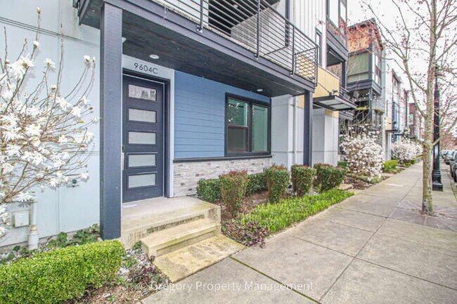 Building Photo - Newer Luxury 4 Bed 3 Bath 2 Car Garage Townhouse in Desirable Downtown Bothell Location. Walk to ...