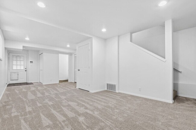 Building Photo - 3633 22nd Ave W