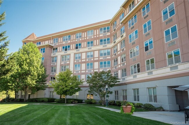 Building Photo - 300 E Overlook