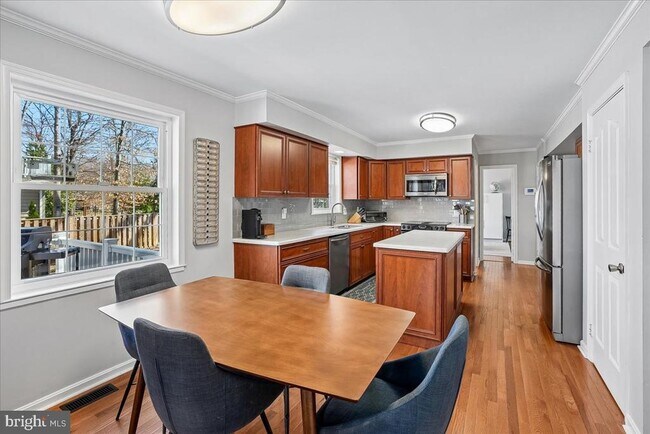 Building Photo - 4400 Loganberry Ln