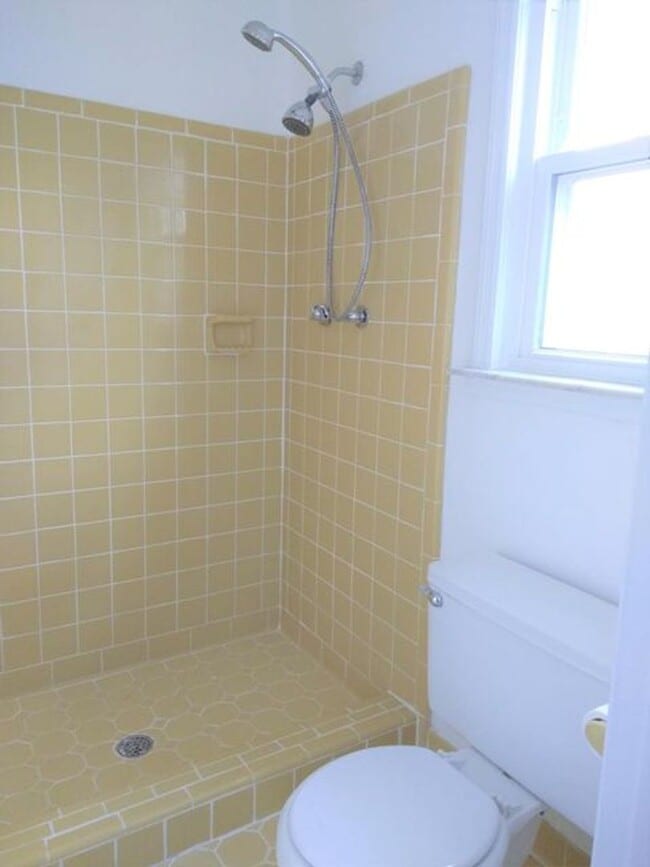 Building Photo - Cute, one story brick 3 Bedroom Brick Home