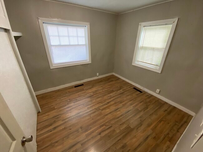 Building Photo - 1539 N Hickory Rd