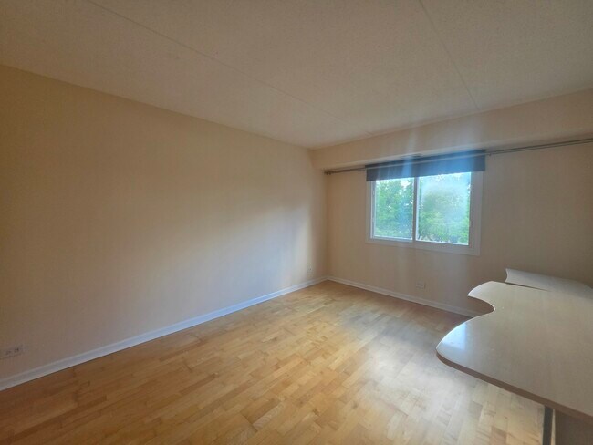 Building Photo - 375 Plum Creek Dr