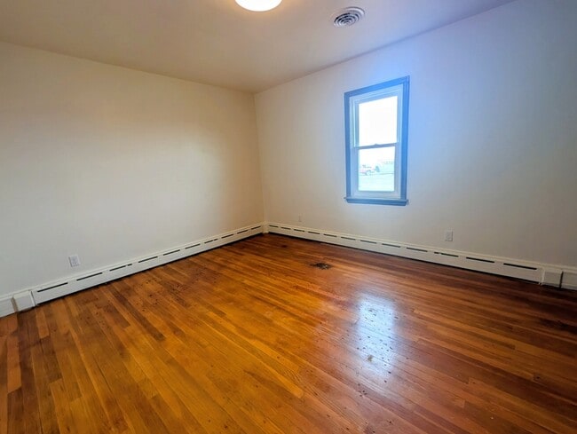 Building Photo - 2031 Blue Dr