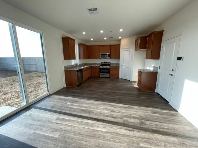 Building Photo - Like New Upscale West Roseville Home for Rent