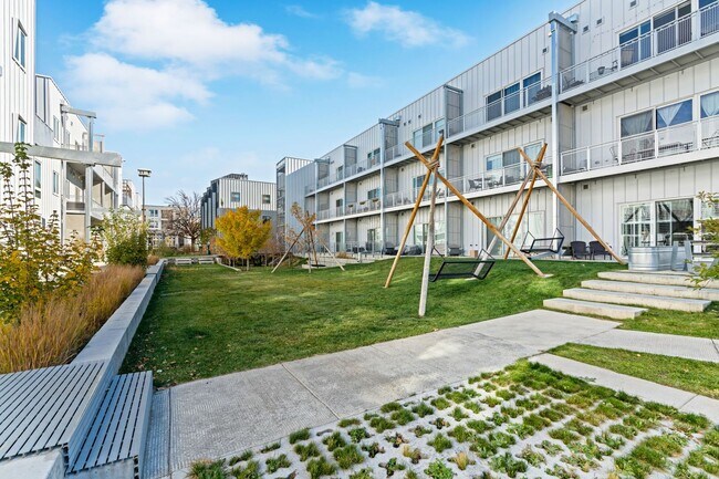 Building Photo - Beautiful 2 Bedroom 2 Bath Condo in the Heart of Rino District!