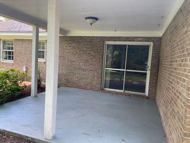 Building Photo - 4BR brick home with rocking chair porch, f...