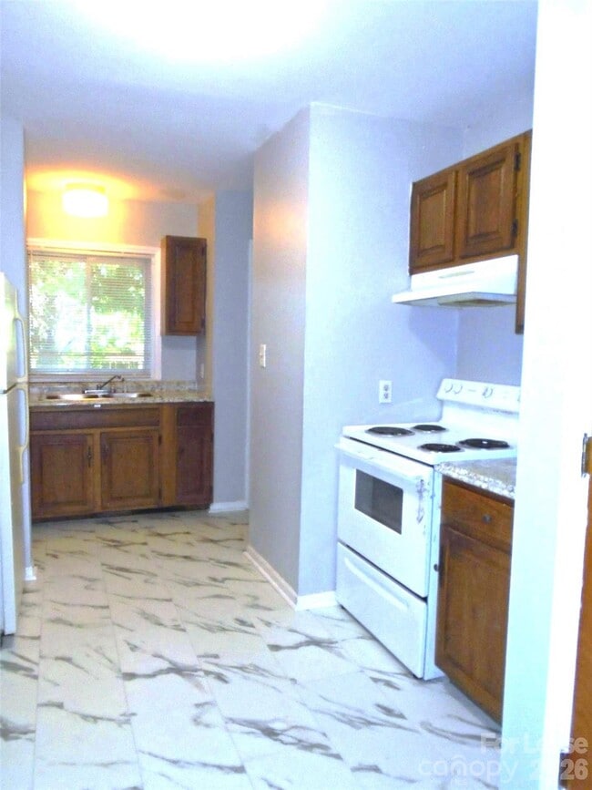 Building Photo - 4024 Rosehaven Dr
