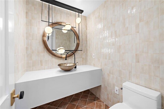 Building Photo - 207 W Avenida San Antonio