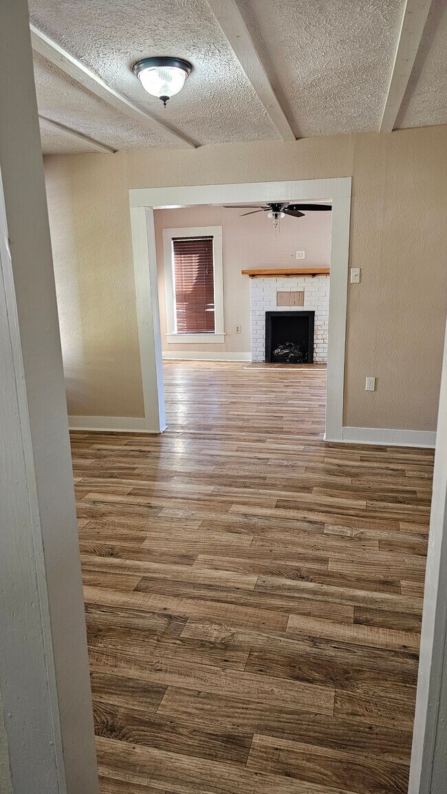 Building Photo - 5051 State Hwy 135 N