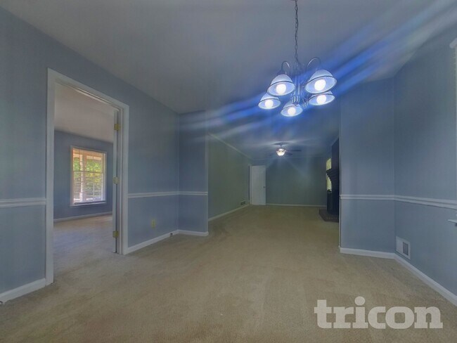 Building Photo - 490 Rocky Creek Dr