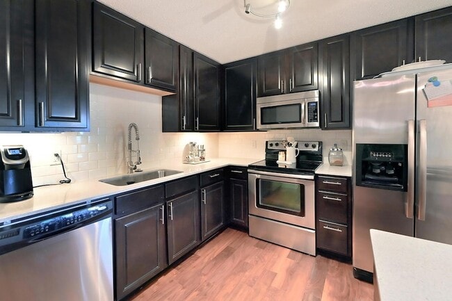 Building Photo - 48 Groveland Terrace