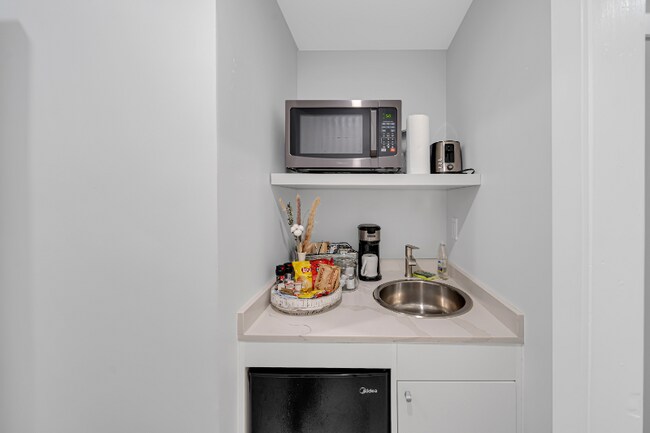 Building Photo - 1941 SW 18th Ave