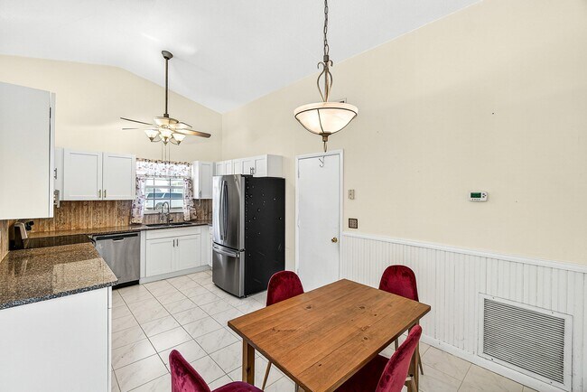 Building Photo - 7883 Blackwood Ln