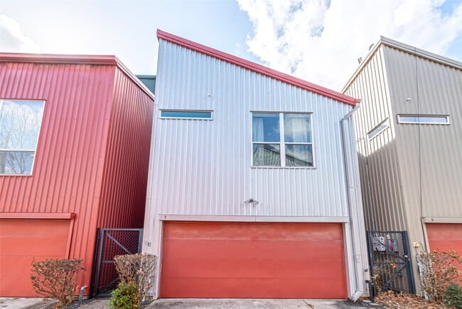 Building Photo - 3 N Ennis St