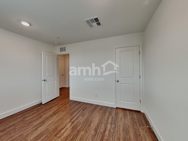 Building Photo - 3328 Blodwen St