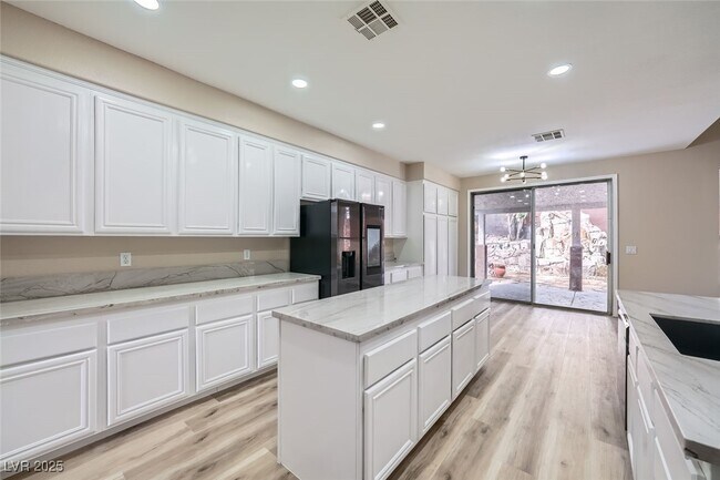 Building Photo - 9272 W Viking Rd