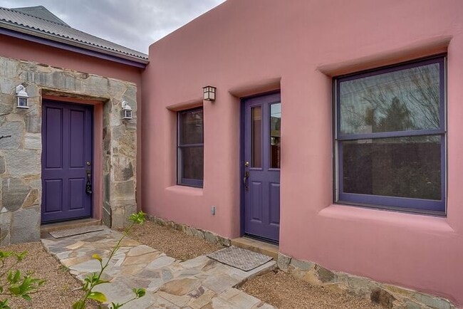 Building Photo - Southwest Charm in the Heart of Tucson – D...
