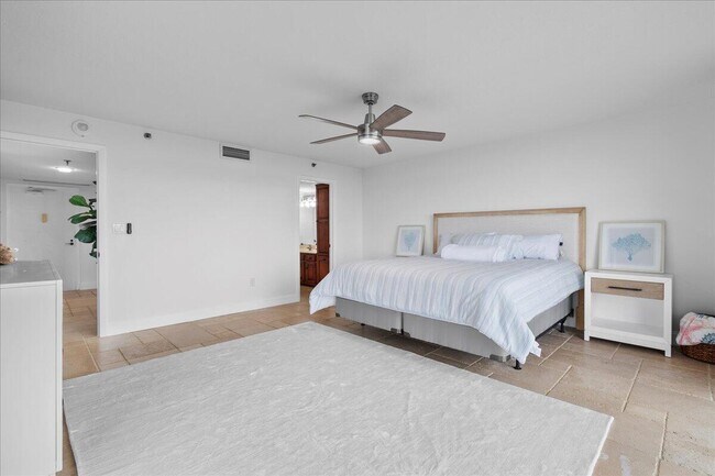 Building Photo - 5047 N Hwy A1A