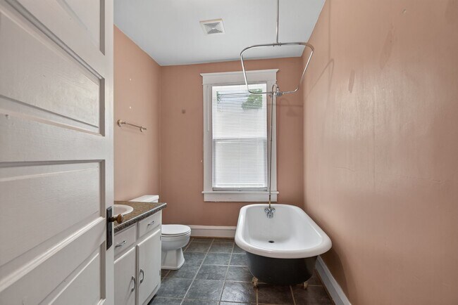 Building Photo - 325 50th St