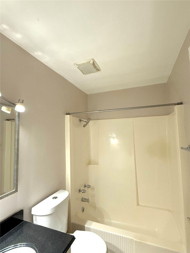 Building Photo - 919 Mulberry St