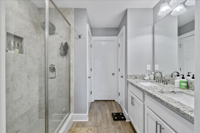 Building Photo - Stunning Tuscany Village Townhouse!