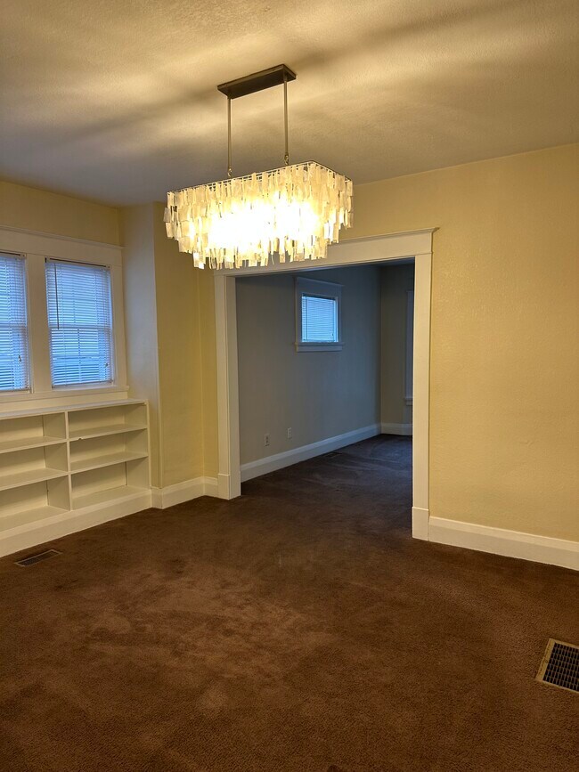 Building Photo - Two bedroom duplex West Toledo