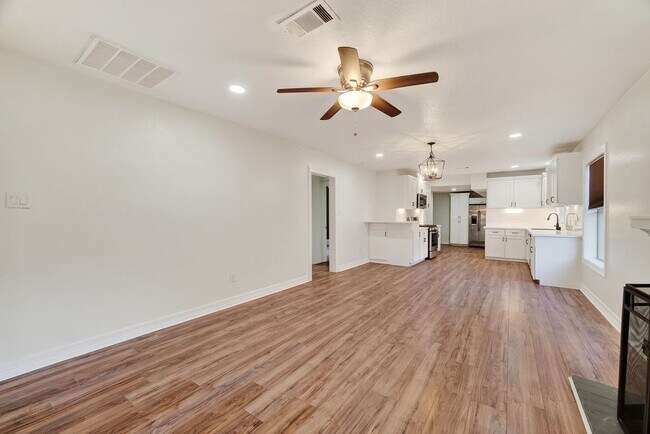 Building Photo - 4520 Sharon St