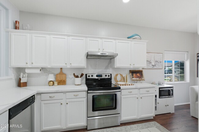 Building Photo - 15341 W Maui Ln