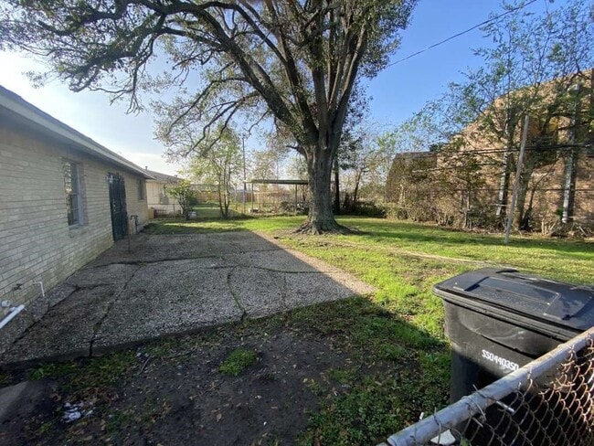 Building Photo - 10818 Carlton Dr