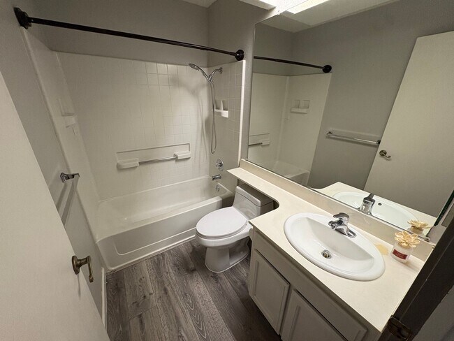 Building Photo - Cozy 3 Bed 2 Bath Home in Brentwood