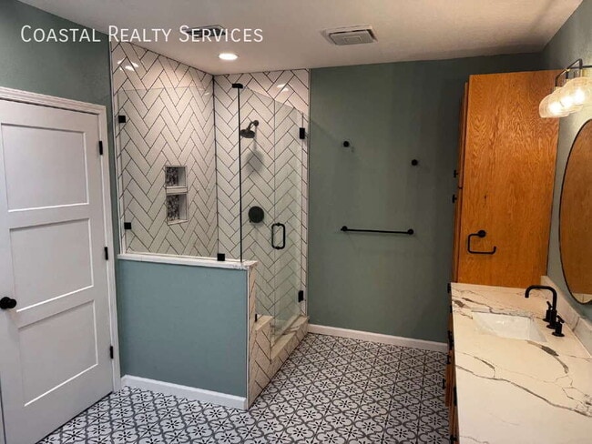 Building Photo - 32 Bay Dr NE