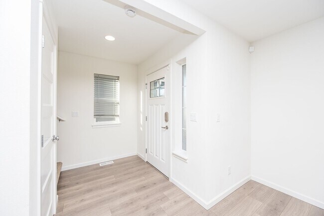 Building Photo - 3 Bedroom home in Yelm with Garage