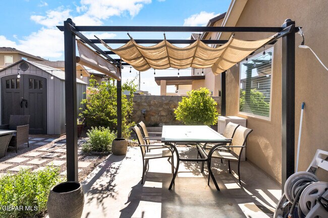 Building Photo - 12581 Blue Heron Dr