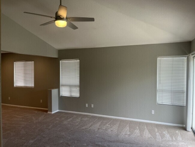 Building Photo - Stunning 4 bedroom Home with a Pool locate...