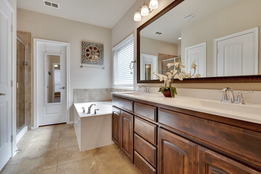 Building Photo - 117 Oakmont Dr