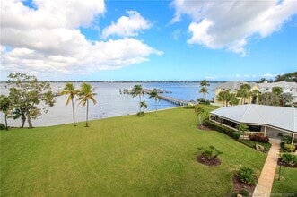 Building Photo - 150 SE Four Winds Dr