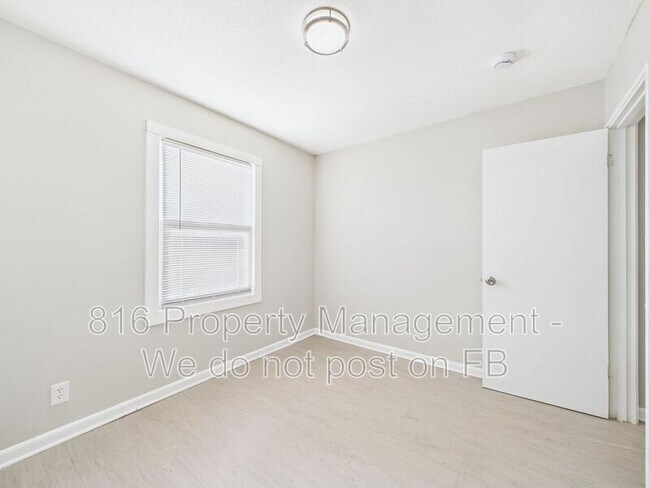 Building Photo - 801-803 E Bannister Rd