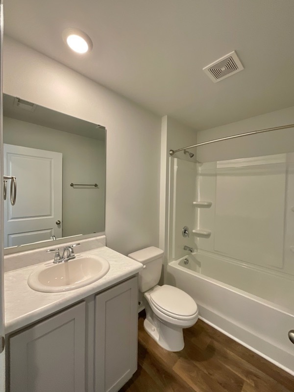 Building Photo - 3br 2ba w/ Community Pool