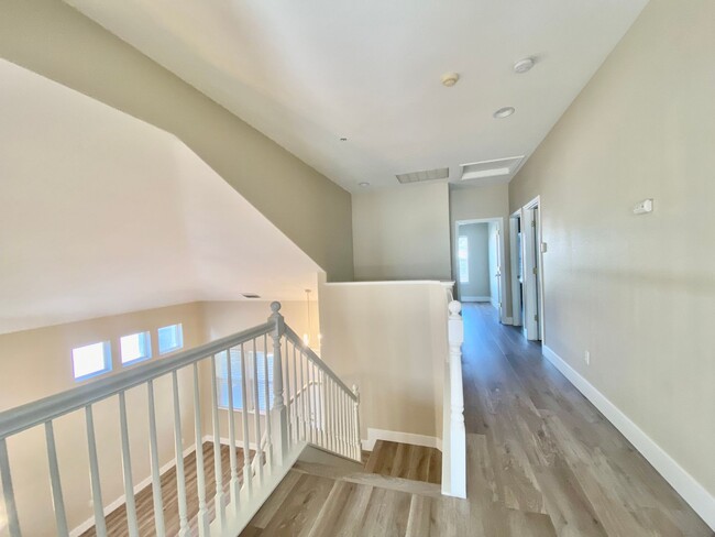 Building Photo - NEWLY RENOVATED, VERY CLEAN 5 BED, 3 BATH,...