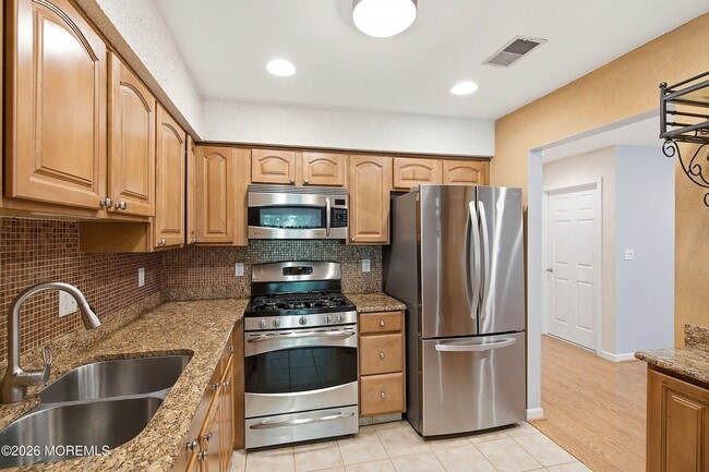 Building Photo - 702 Carnation Dr