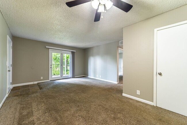 Building Photo - The Maple - 2-Bedroom at Autumn Ridge Apar...