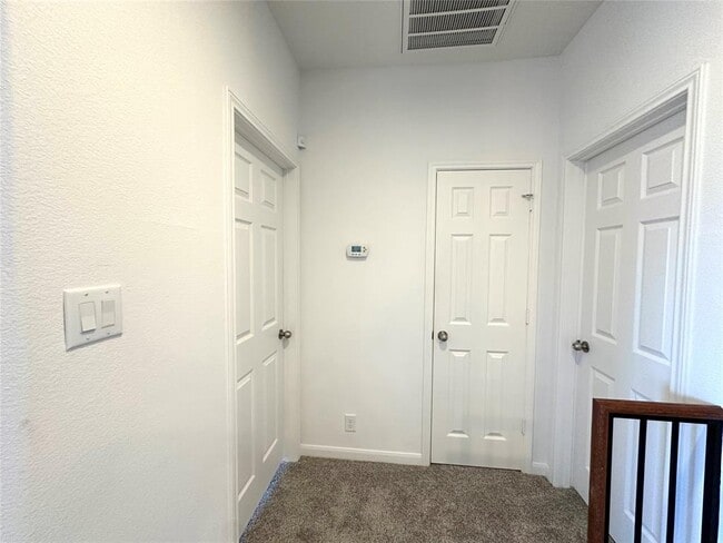 Building Photo - 9201 Brodie Ln