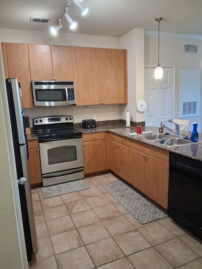 Building Photo - Midtown Village 2 Bed 2 Bath Condo! Available July!