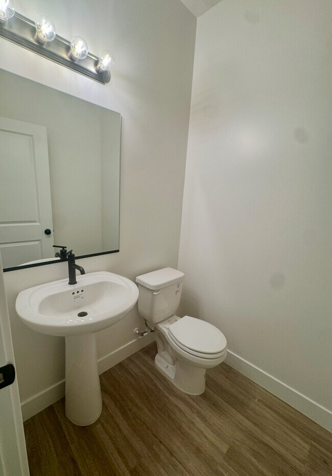 Building Photo - 5709 S Weehawken Ln