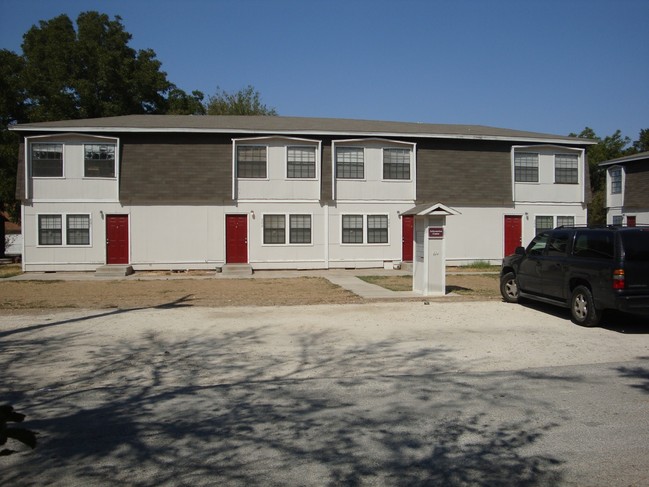 Primary Photo - Hillsboro Oaks Apartments