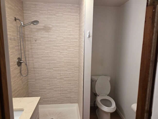 Building Photo - 109 Erie St